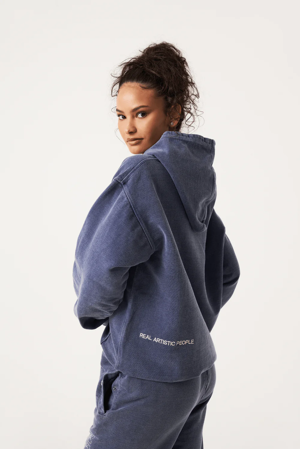 Dames joggingpak met strassletters – Hoodie en broek met relaxed fit