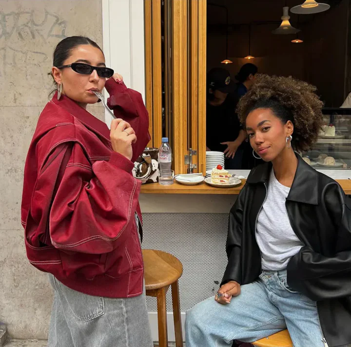 Oversized damesjas van imitatieleer – Ritssluiting en contrastnaden